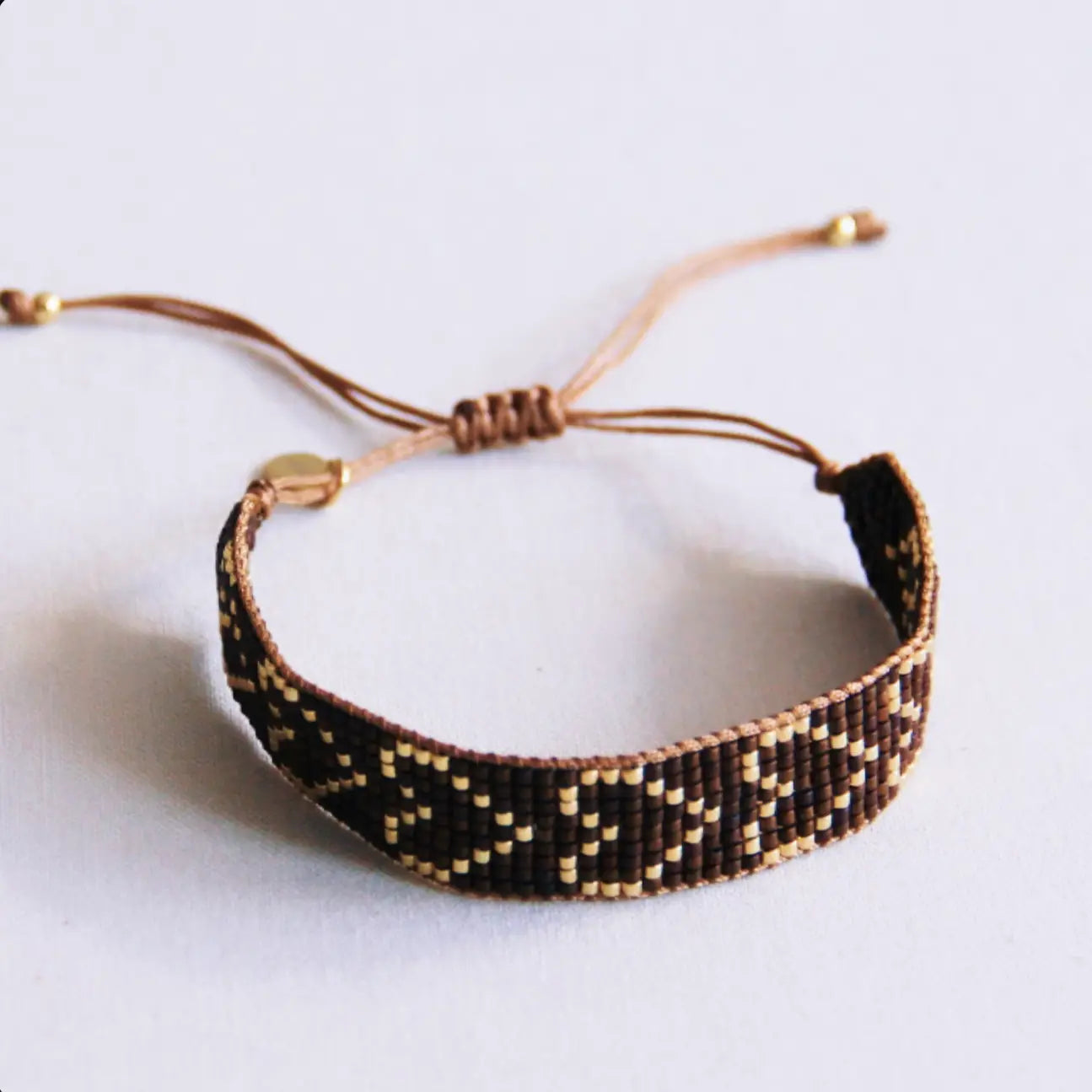 Bracciale intrecciato cuori cioccolato
