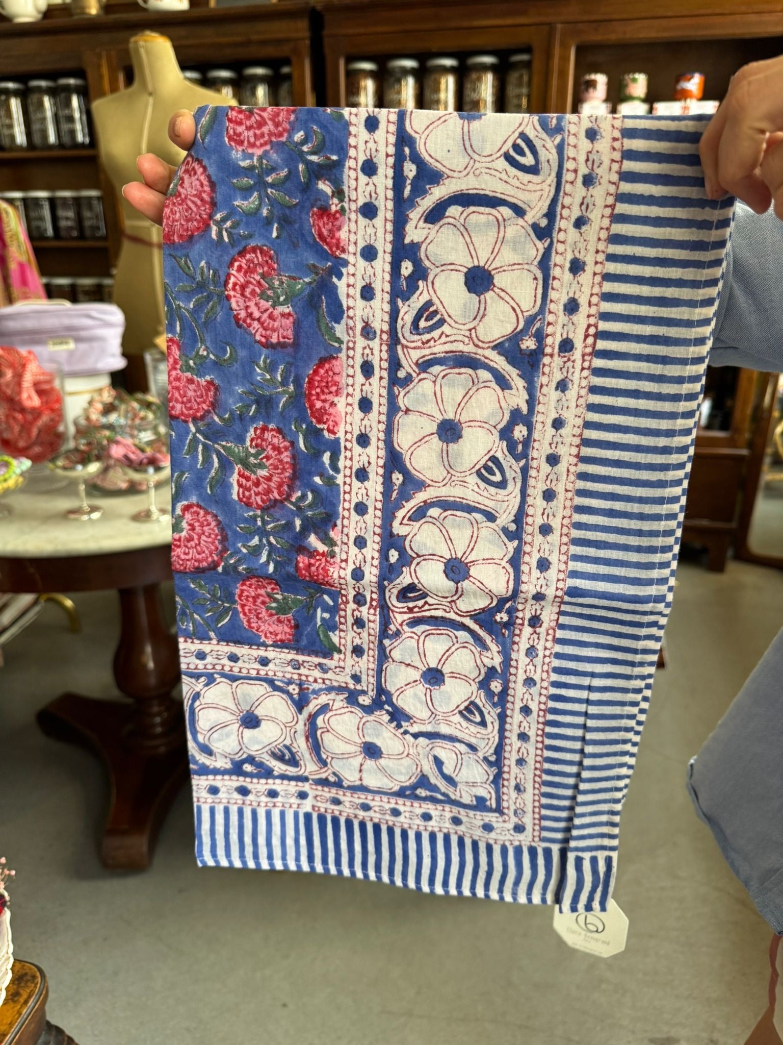Pareo blu garofani rossi