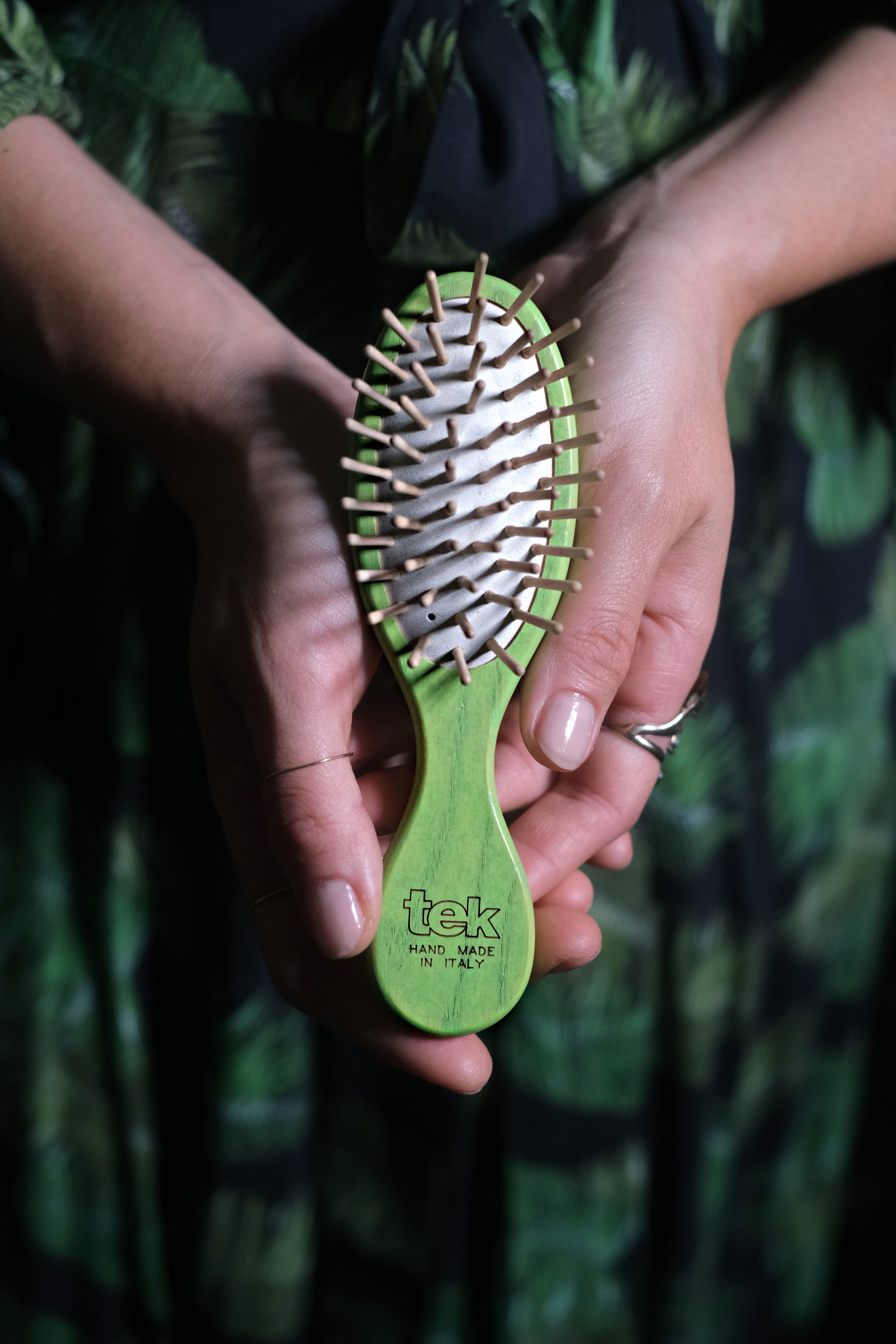 Spazzola ovale piccola verde