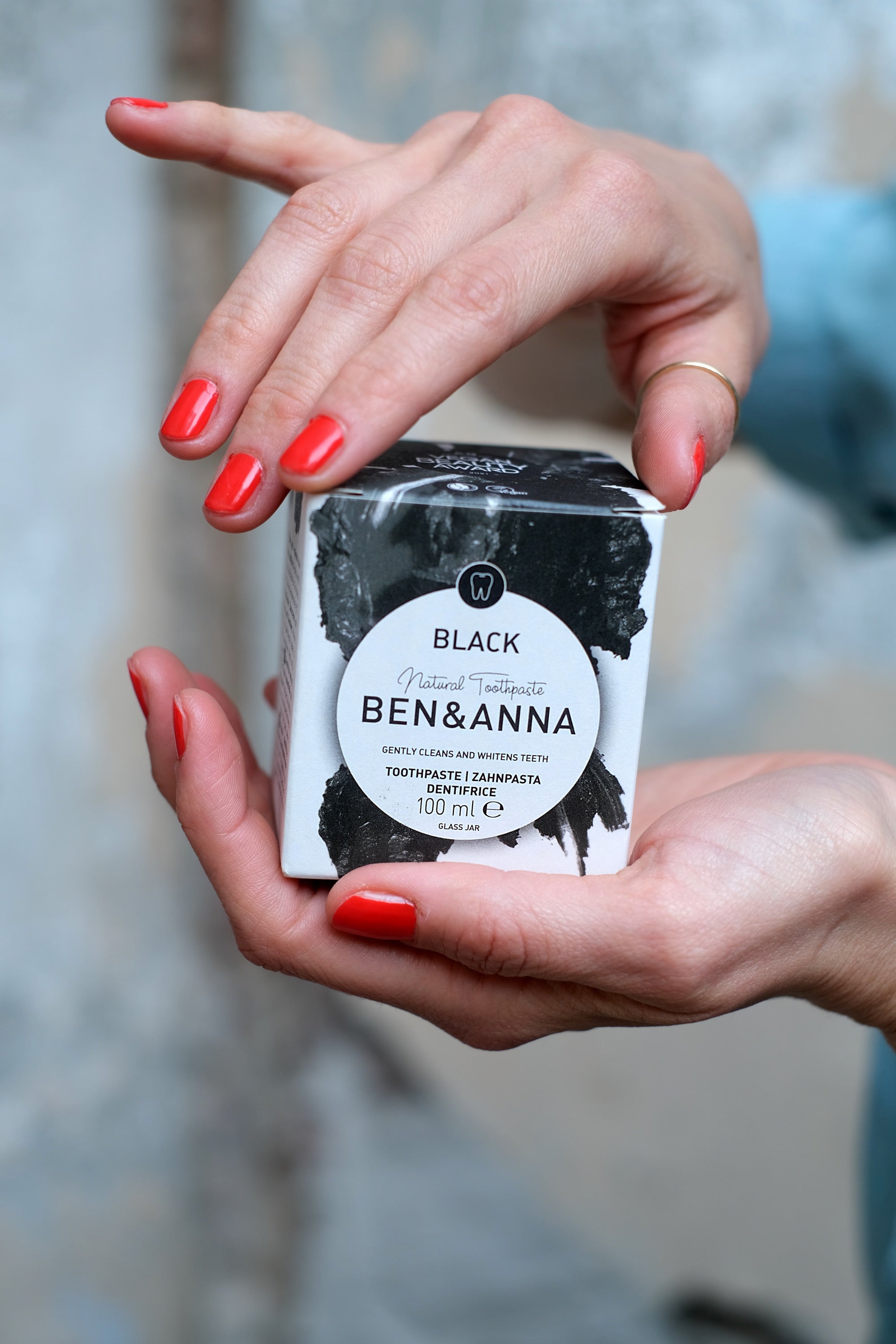 Pasta Dentifricia Black al Carbone attivo