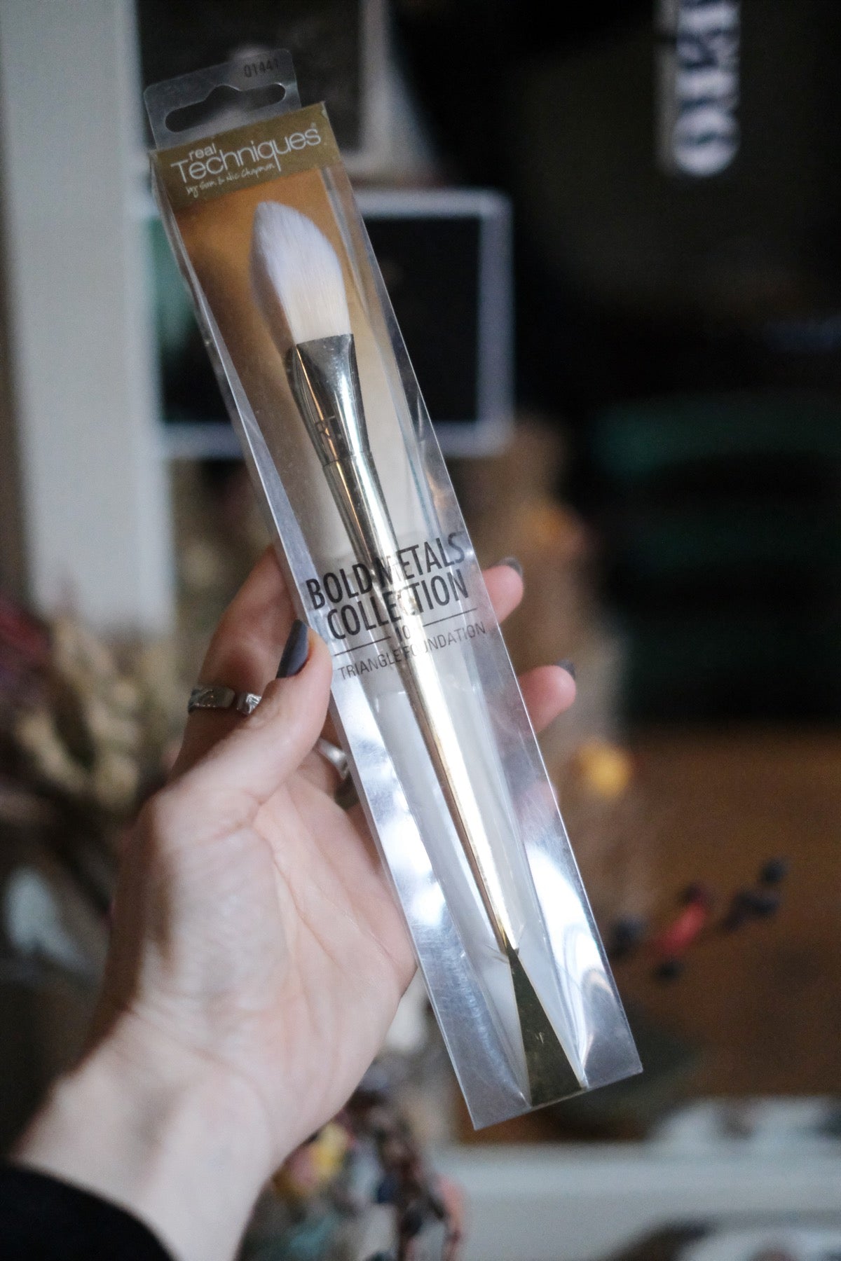 Bold Metals Collection 101 Triangle Foundation - Real Techniques
