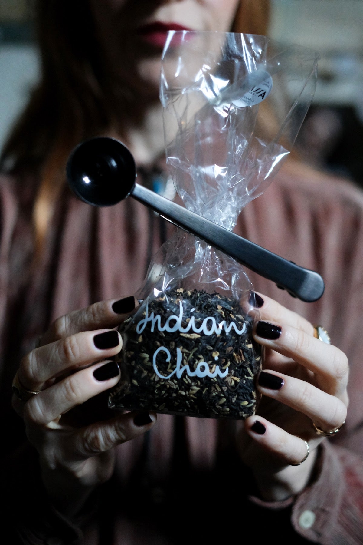 Chiudi busta di tè con cucchiaio dosatore