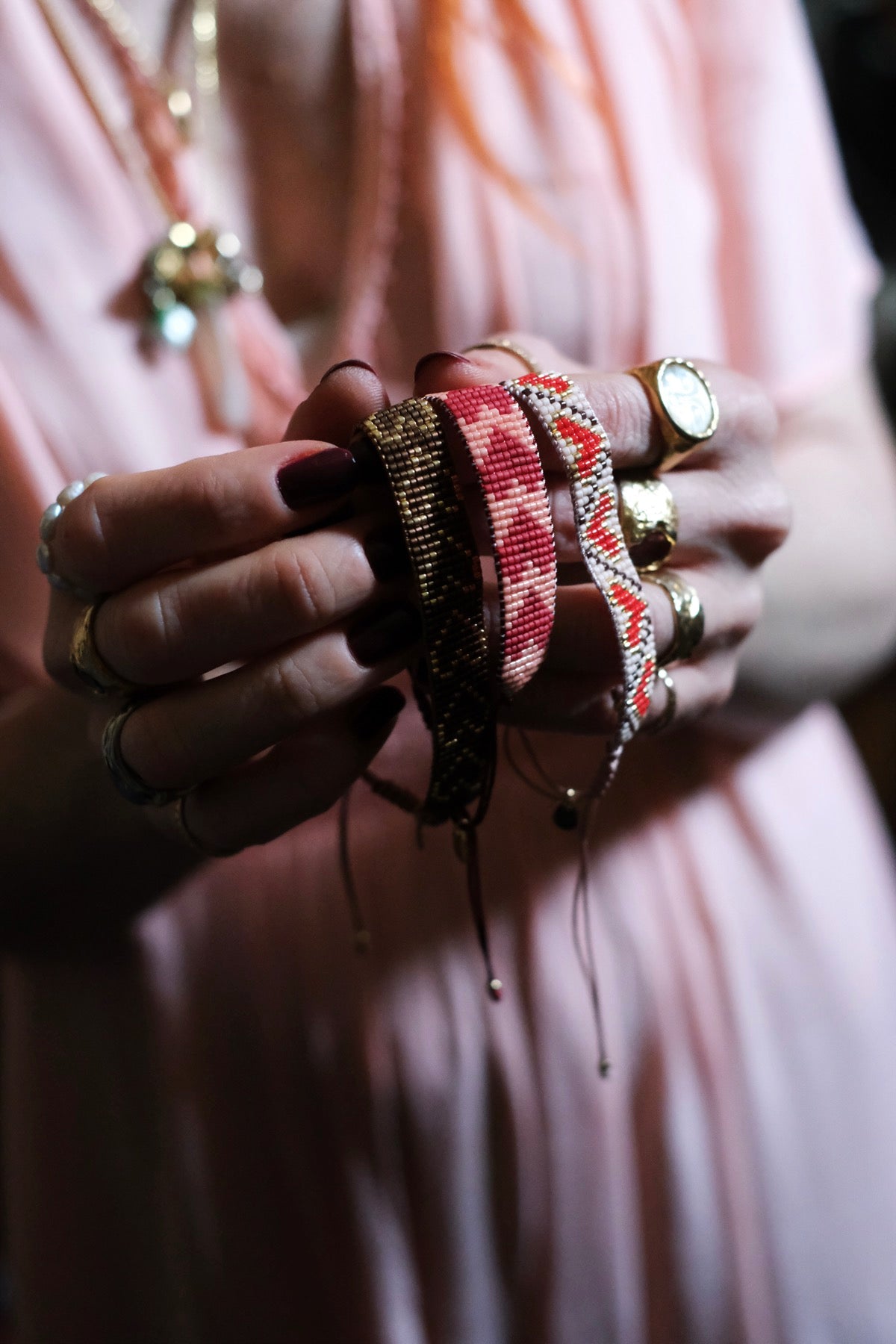 Bracciale intrecciato cuori rosso e rosa