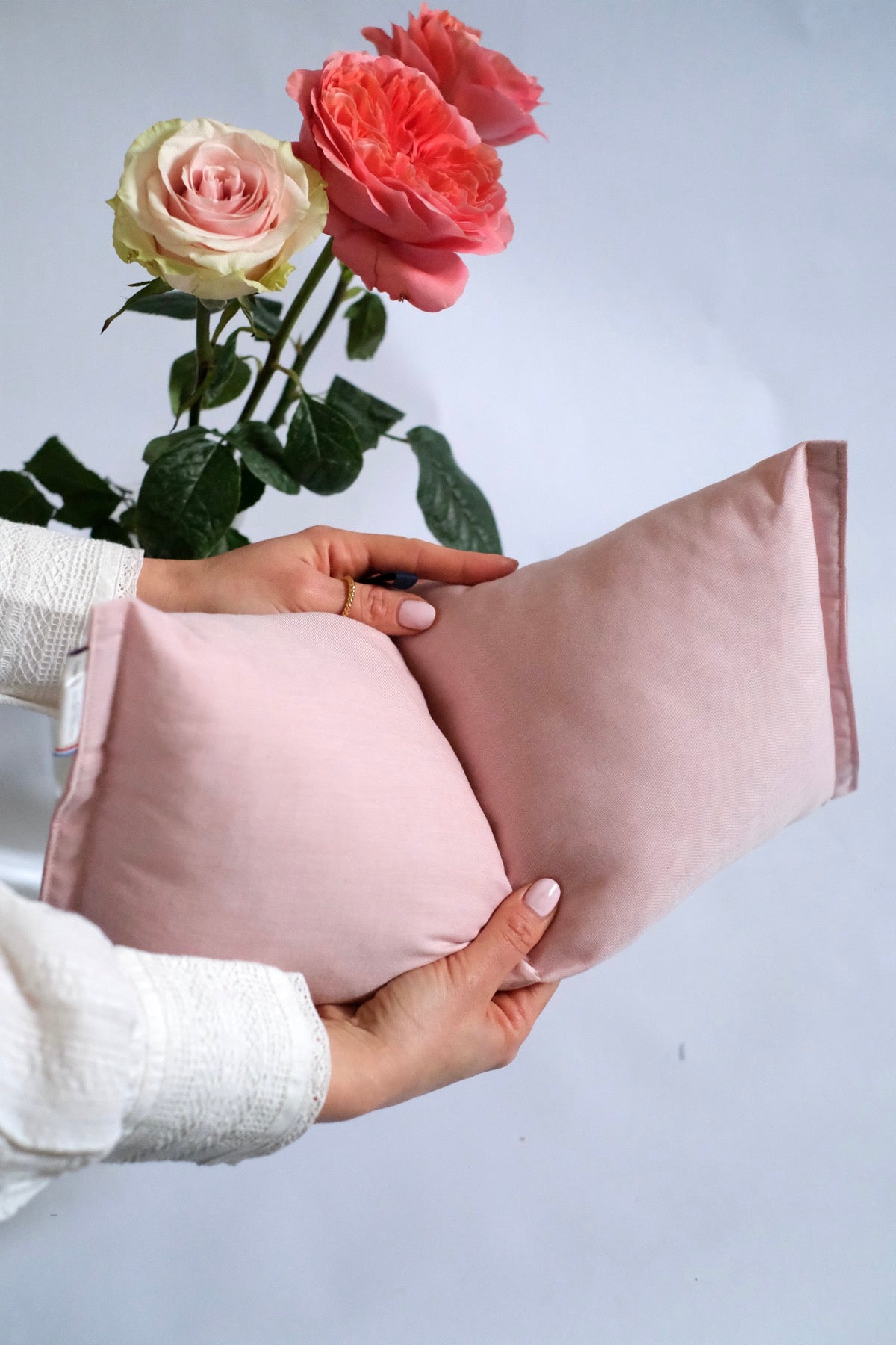 SALVADOR CUSCINO da lettura Rosa