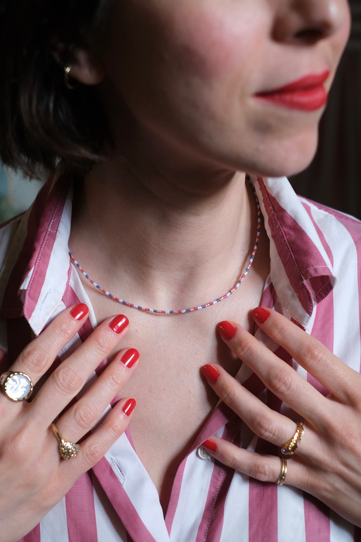 Collana flow blu scuro rosa bianco nude