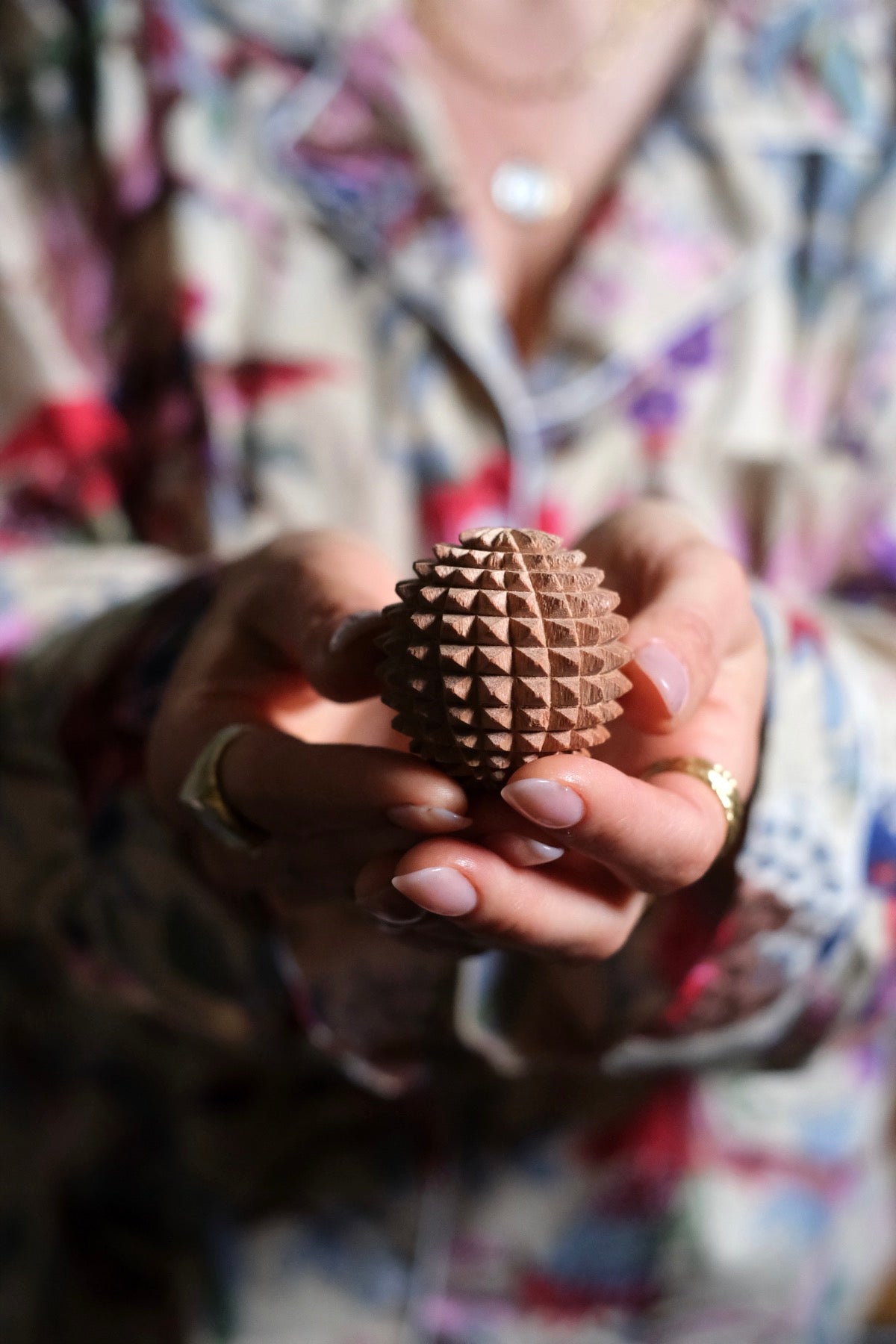 Sfera per digitopressione in legno di cedro