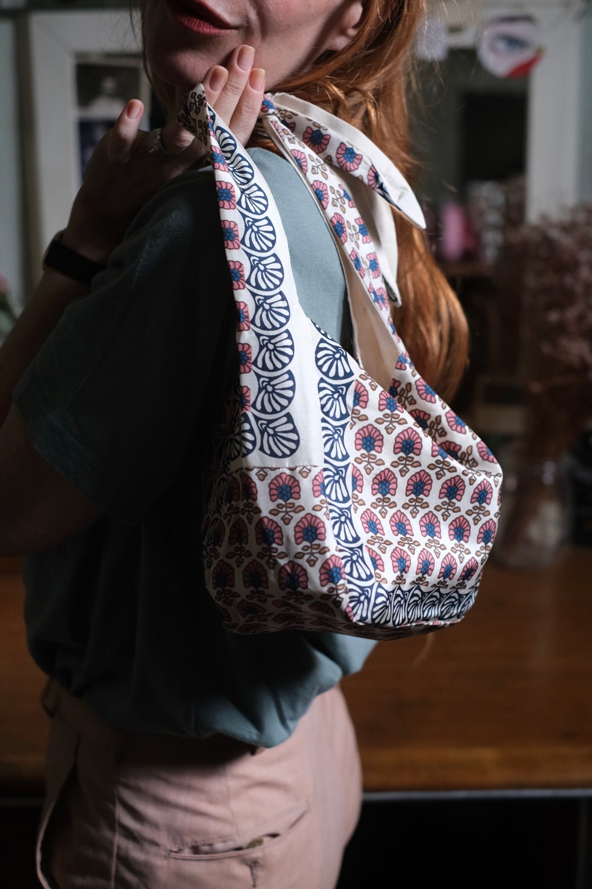 Borsa Bobby Bag in seta rosa e blu Pondicherry