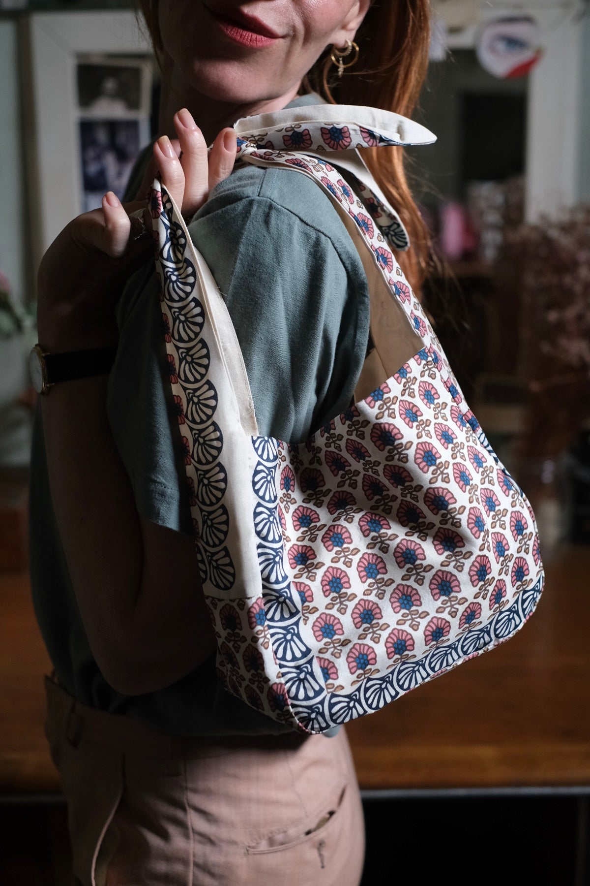 Borsa Bobby Bag in seta rosa e blu Pondicherry