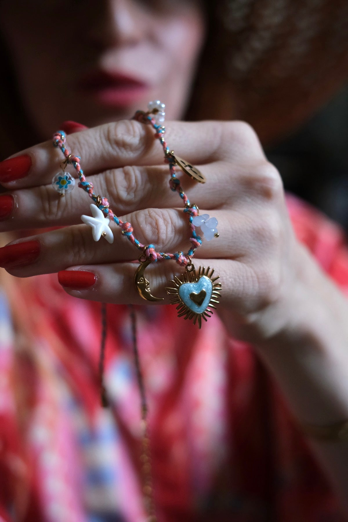 Collana ciondoli d'estate azzurra e rosa