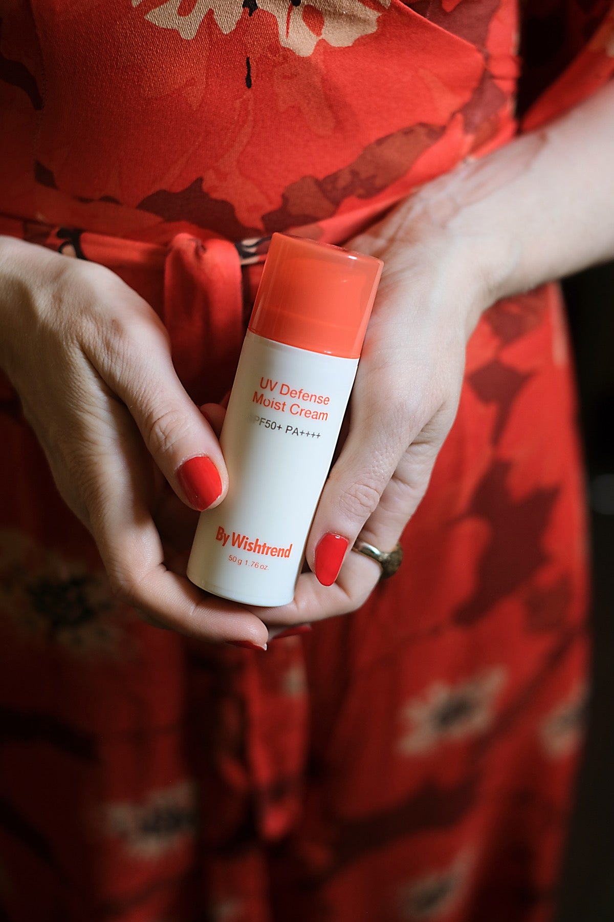 Uv Defense Moist Cream Spf50+ Pa++++