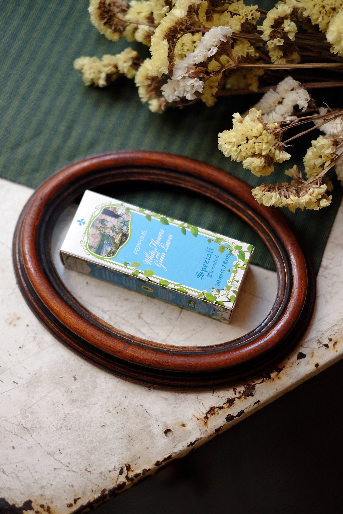 Fiori Bianchi e Foglie verdi