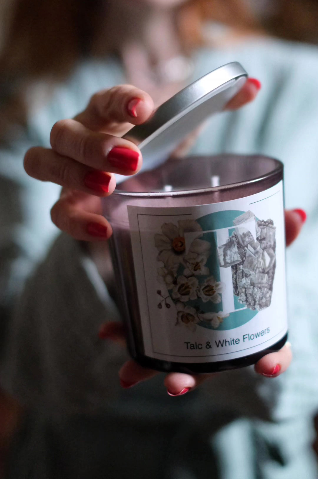 Candela Talc & White Flowers