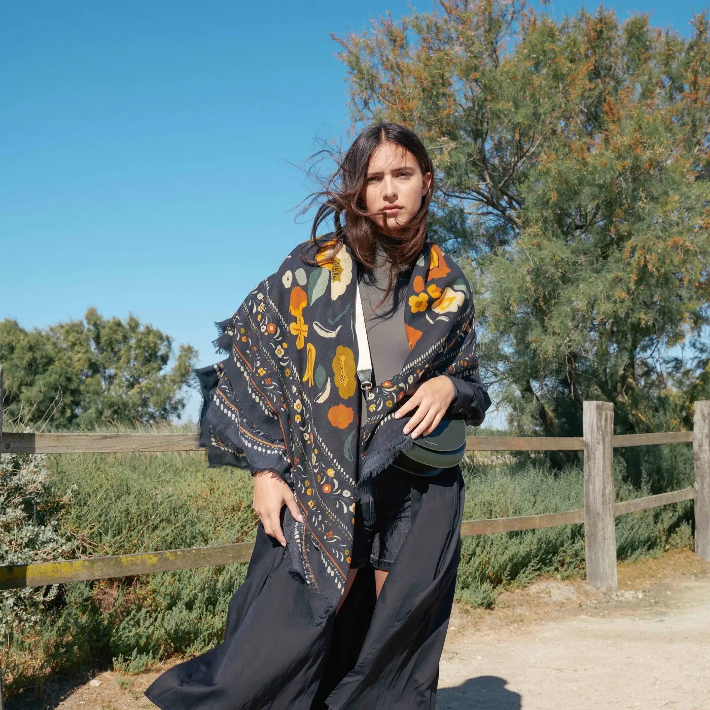 Scialle IN LANA E SETA BALKANS nero