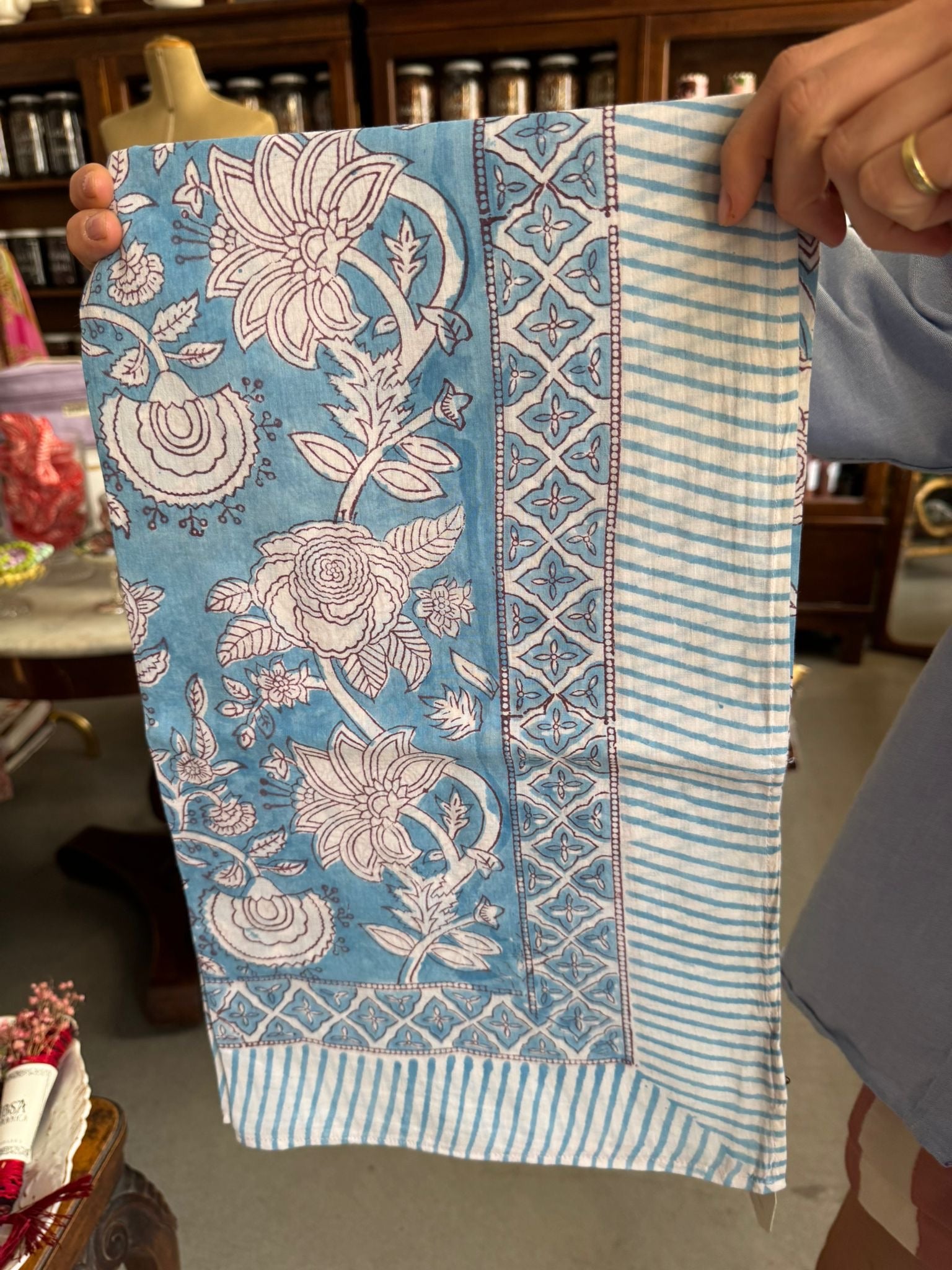 Pareo azzurro e bianco