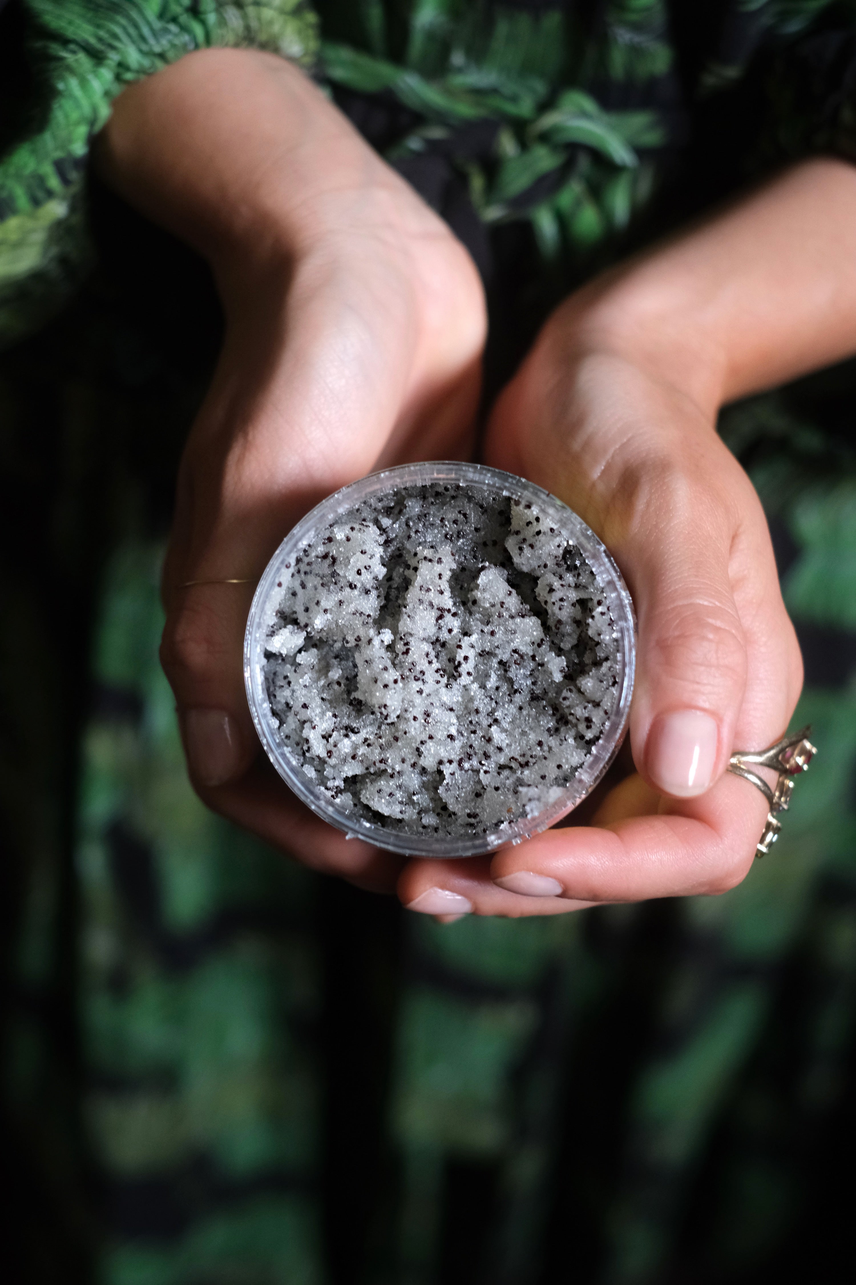 Scrub corpo all'olio di Canapa