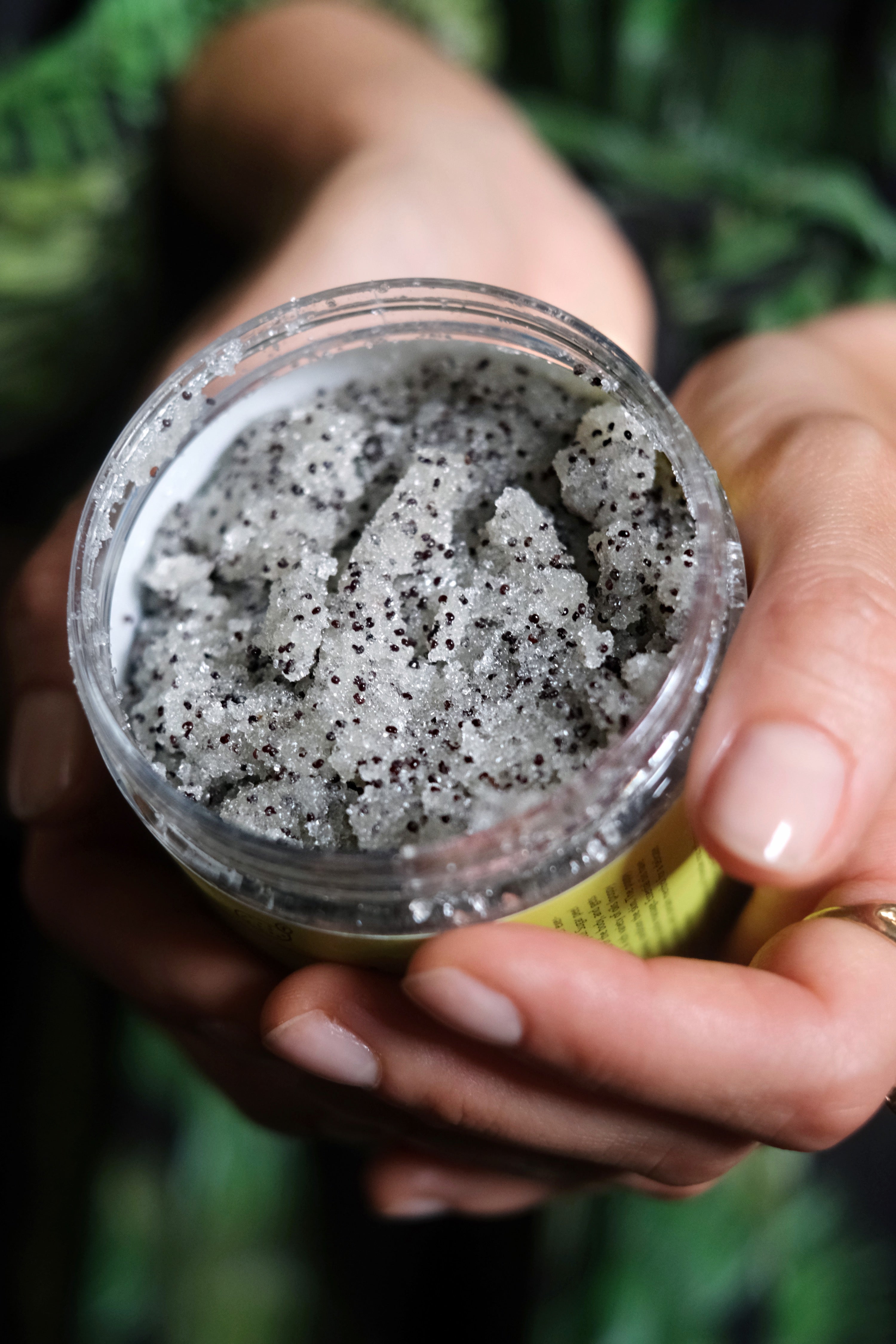 Scrub corpo all'olio di Canapa