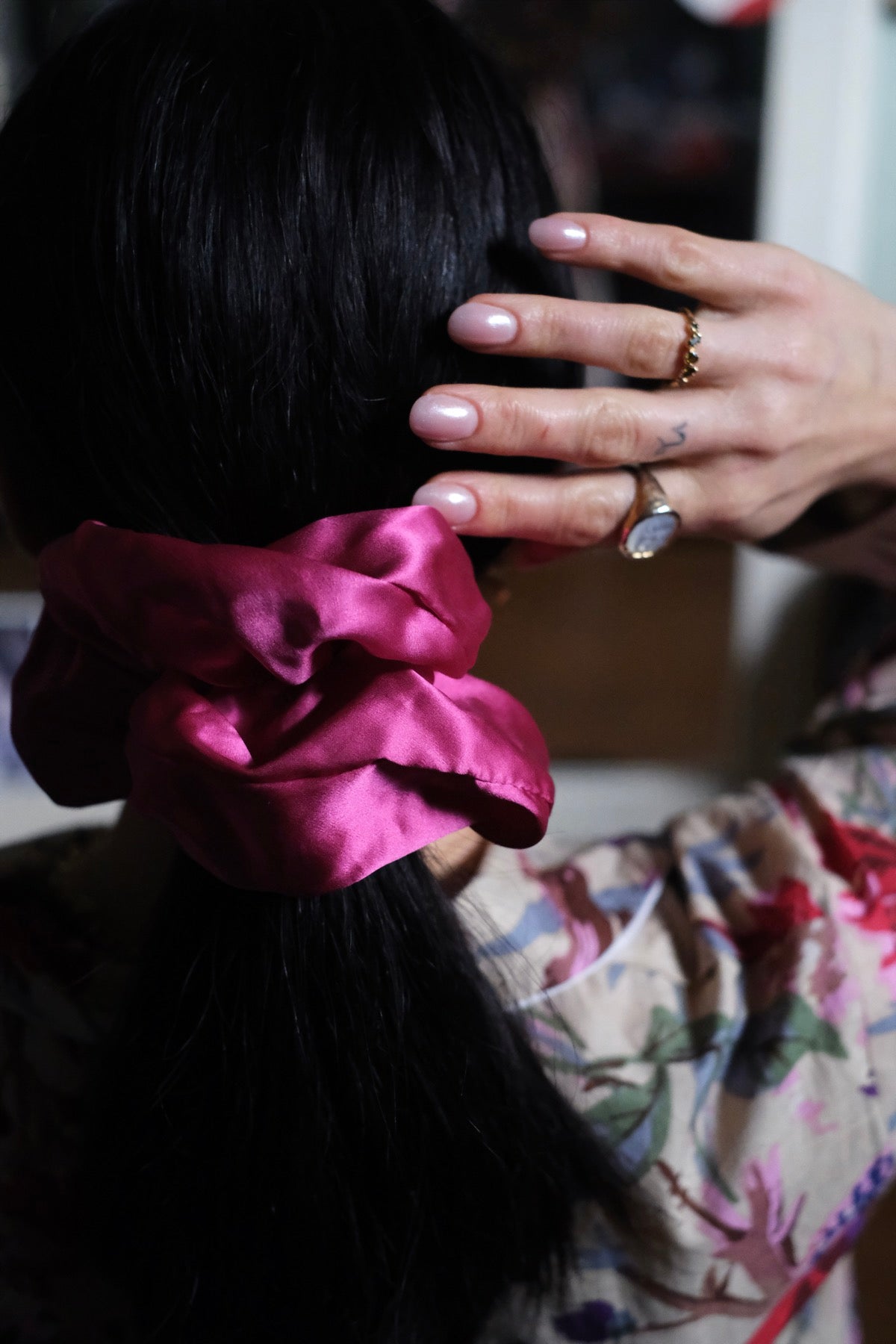 Mr Big Scrunchie in seta grande Fuchsia