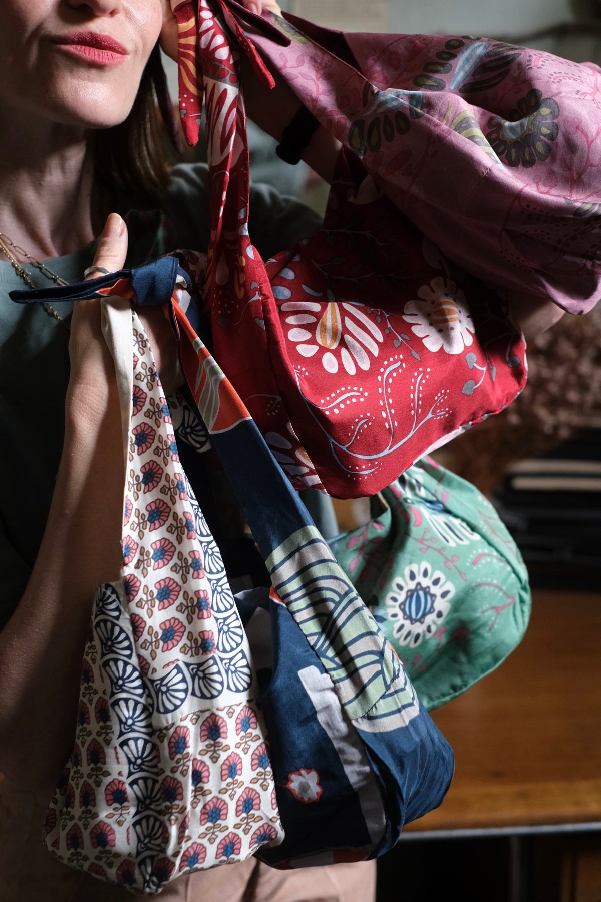 Borsa Bobby Bag in seta Marushka rossa