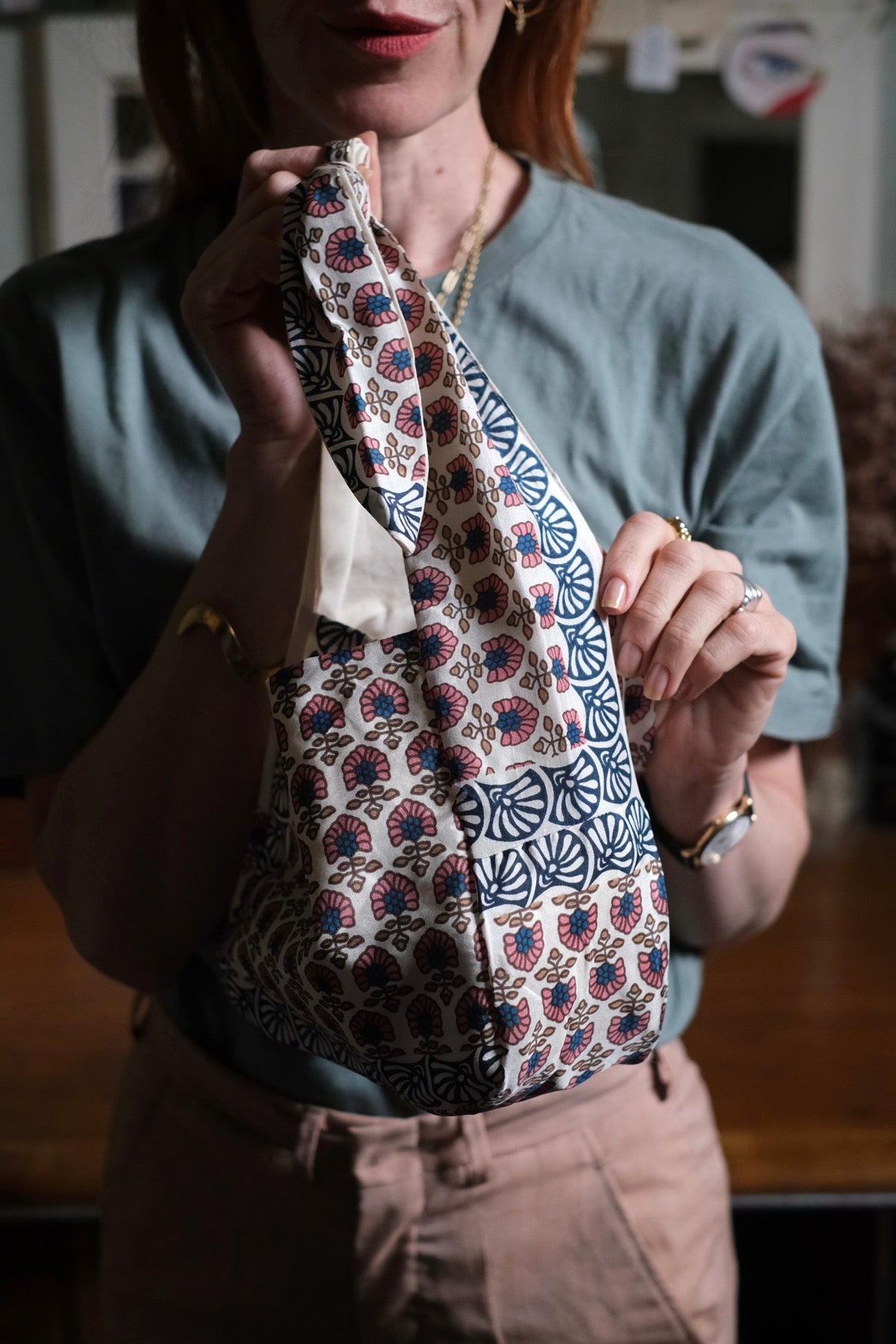 Borsa Bobby Bag in seta rosa e blu Pondicherry