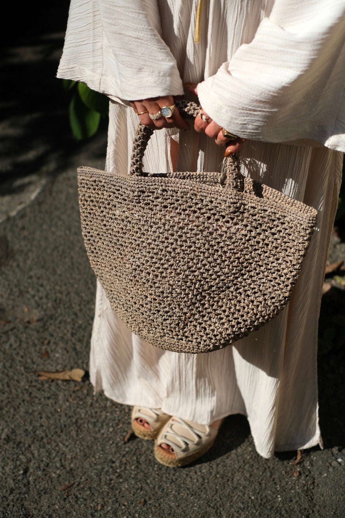 Kapity Lacy SS22 - Cestino in rafia traforato Argilla