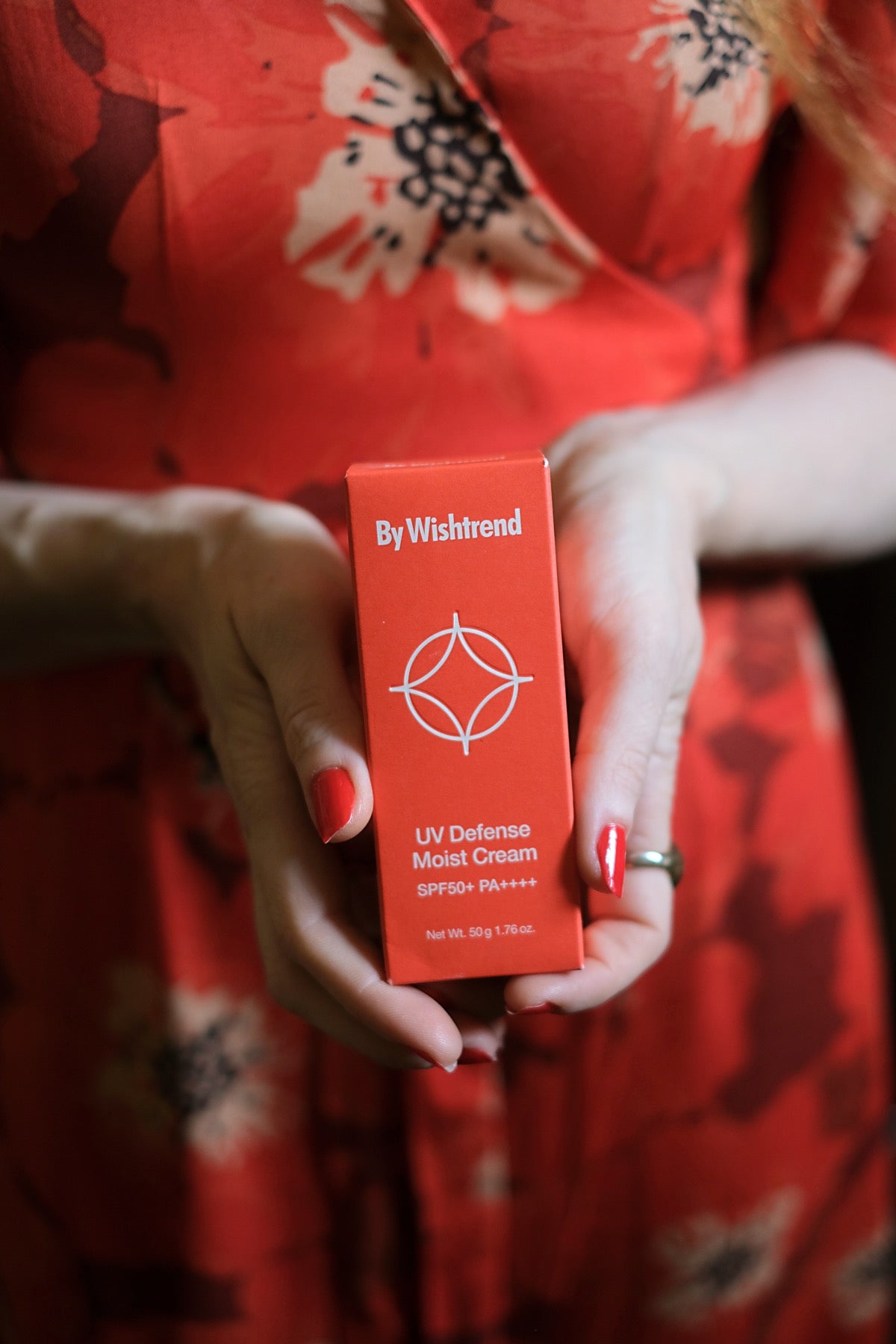 Uv Defense Moist Cream Spf50+ Pa++++