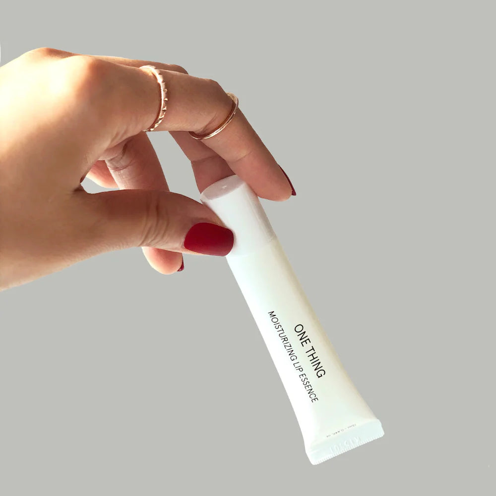 Moisturizing Lip Essence