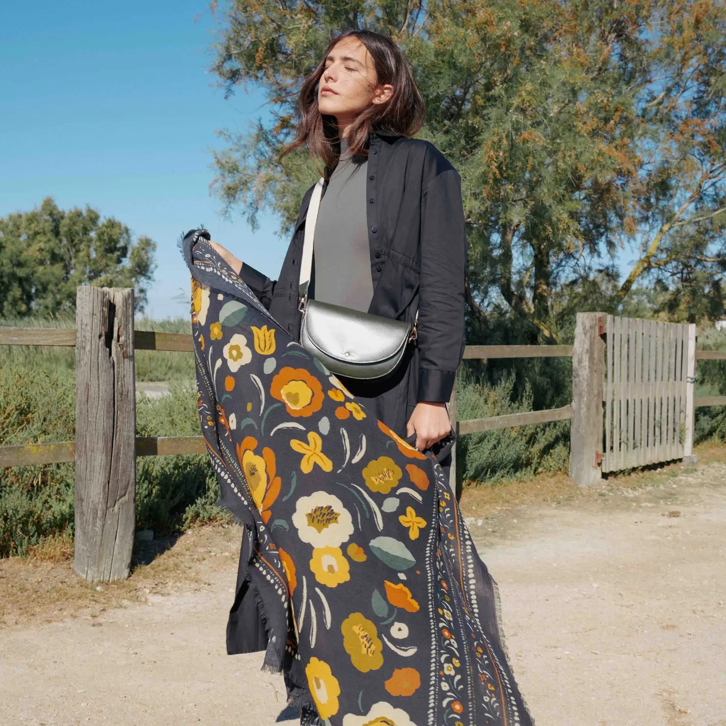 Scialle IN LANA E SETA BALKANS nero